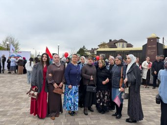 Созидаем ради будущего: команда Городской детской поликлиники встретила Первомай! 1