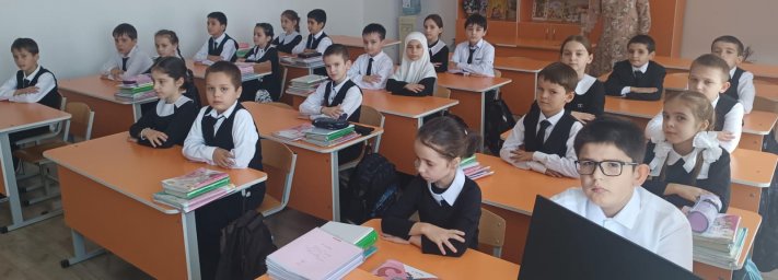 Здоровье начинается с заботы: Встреча юных жителей Назрани с врачом-педиатром 2 Здоровье начинается с заботы: Встреча юных жителей Назрани с врачом-педиатром 2